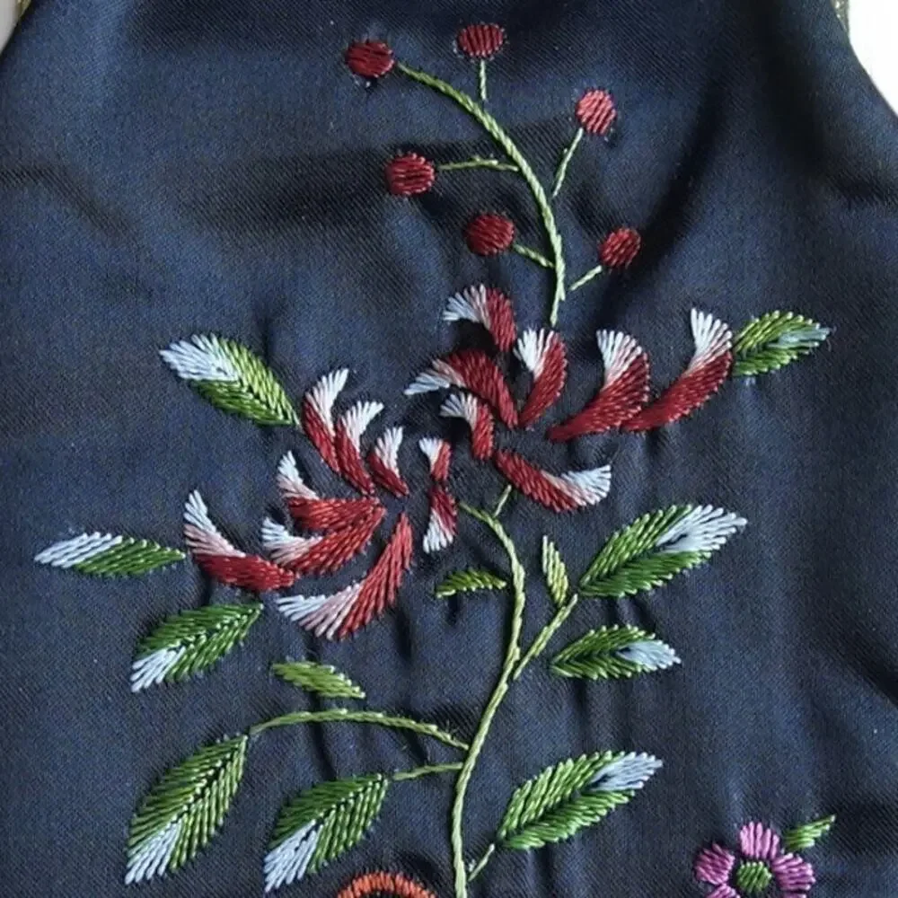 Vintage Black Silk Clutch Floral Embroidery Red Lining Gold Kiss Lock Bag